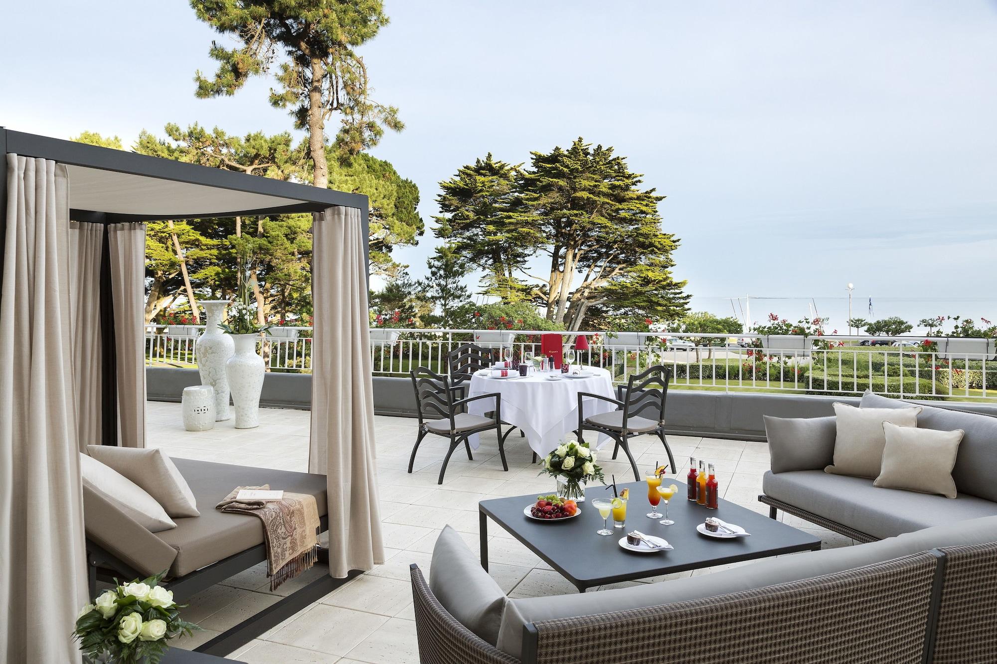 Hotel Barriere Le Royal La Baule Экстерьер фото